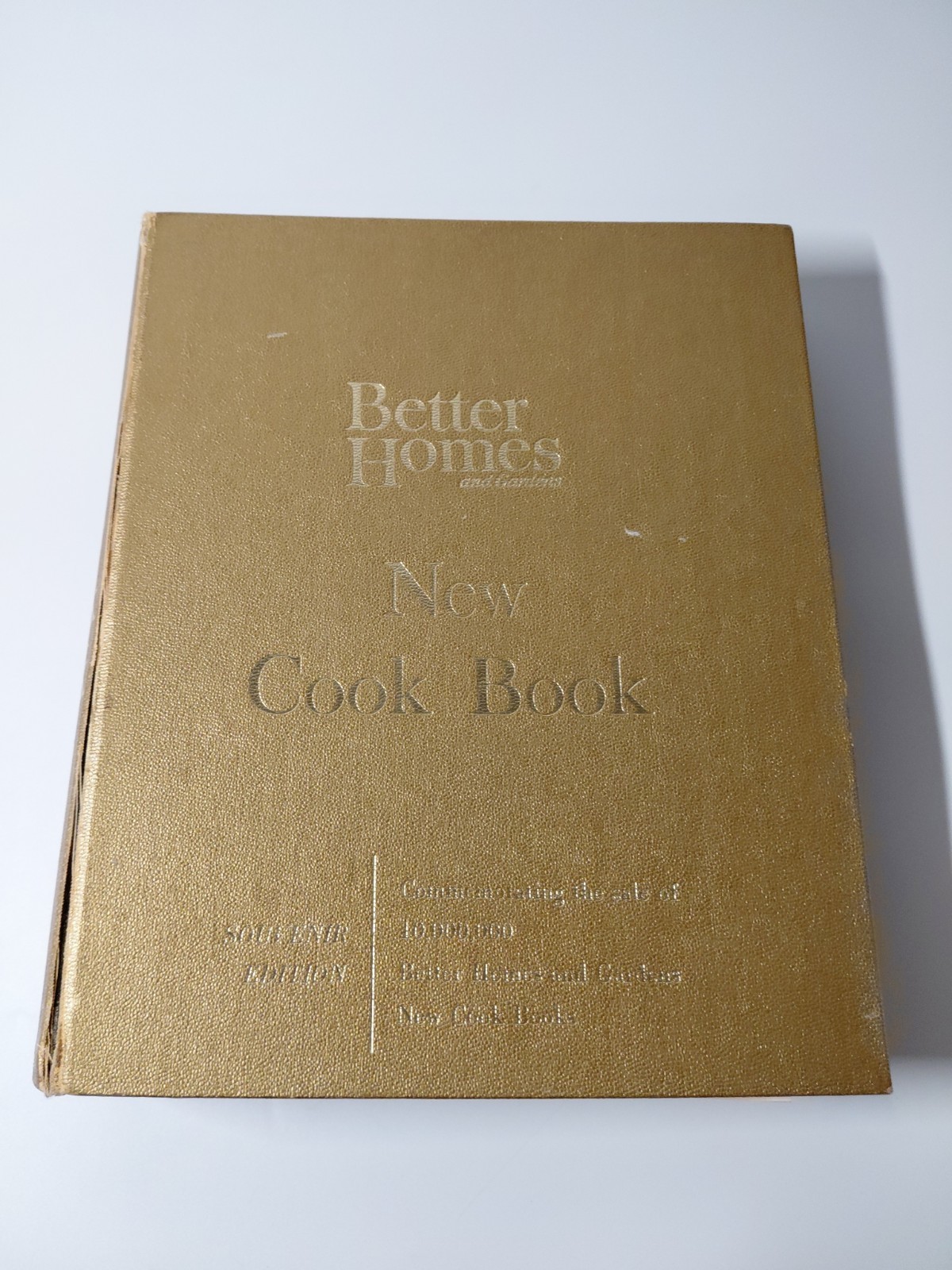 Better Homes Gardens New Cook Book Gold Souvenir Edition 1965 Gold 5 Ring-Binder