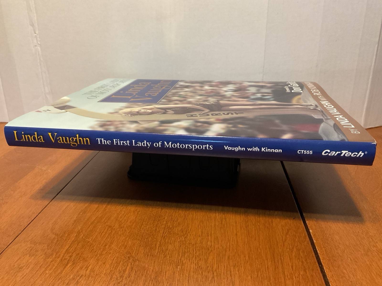 The First Lady Of Motorsports Linda Vaughn Rob Kinnan Cartech CT555 2016 HC DJ