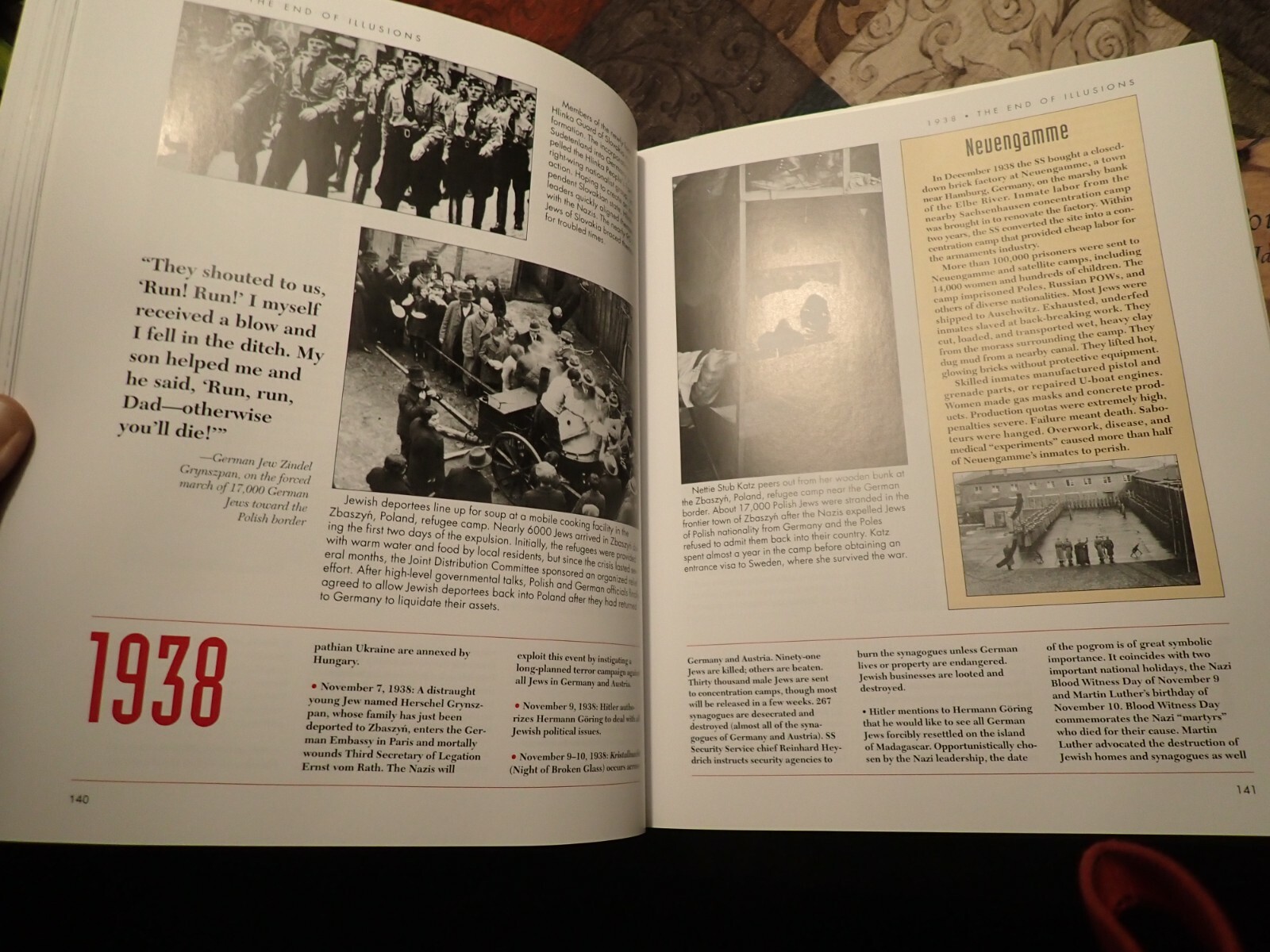 The Holocaust Chronicle : A History in Words and Pictures (2009, Hardcover)
