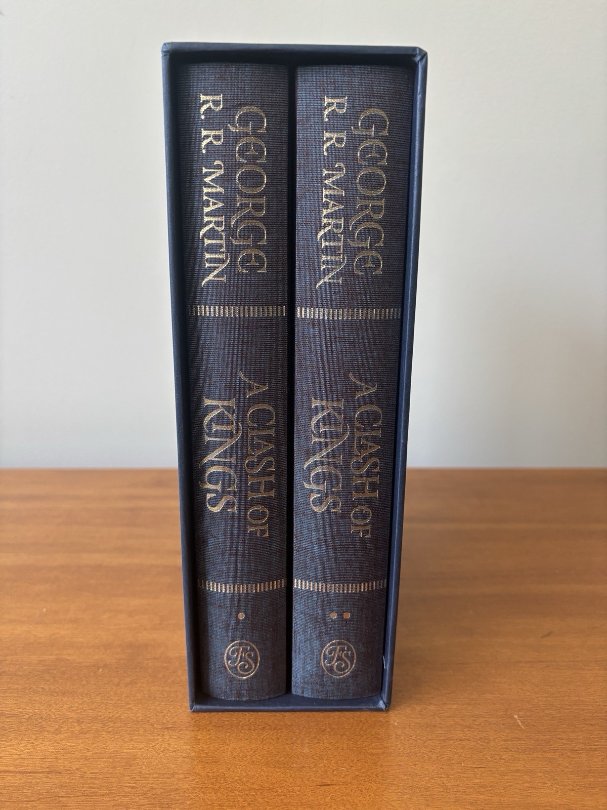 Folio Society A CLASH OF KINGS by GEORGE RR MARTIN – #2 in A SONG OF ICE & FIRE