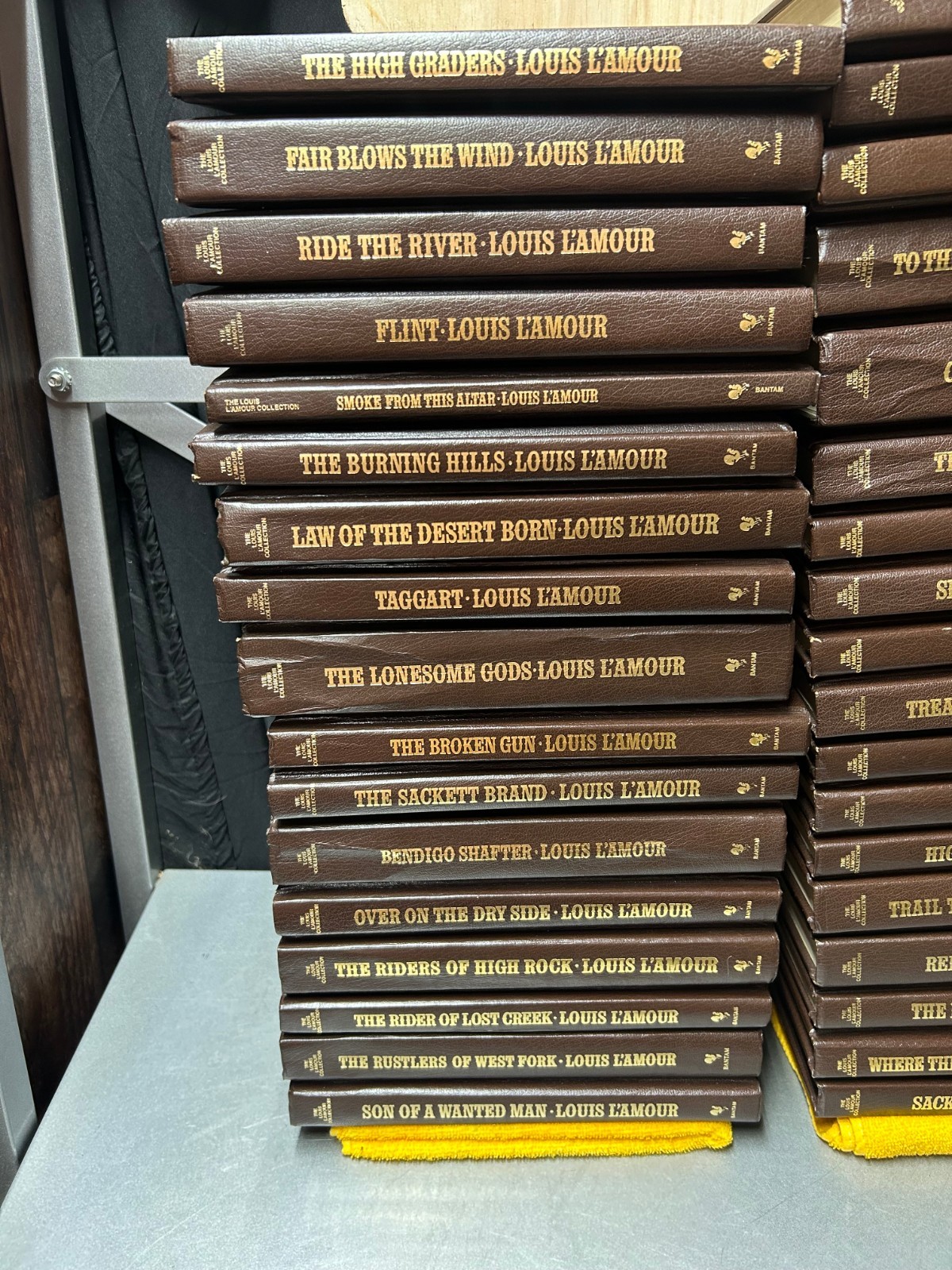LOUIS L’AMOUR LEATHERETTE HC BOOKS SACKETT BANTAM WESTERN – Pick Your Title Menu