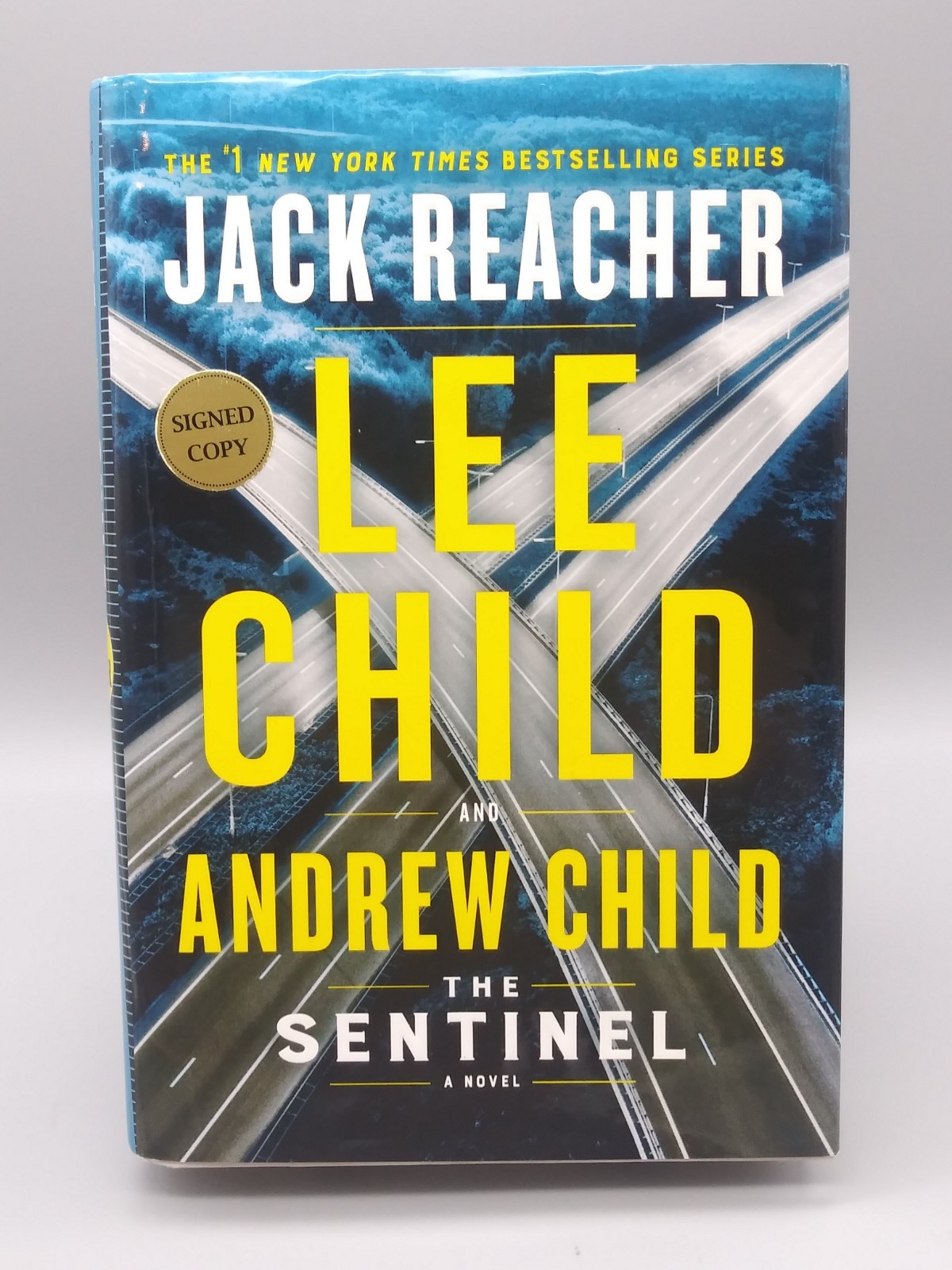 JACK REACHER THE SENTINEL LEE & ANDREW CHILD 2X SIGNED 1ST EDITION 2020 NOVEL HC