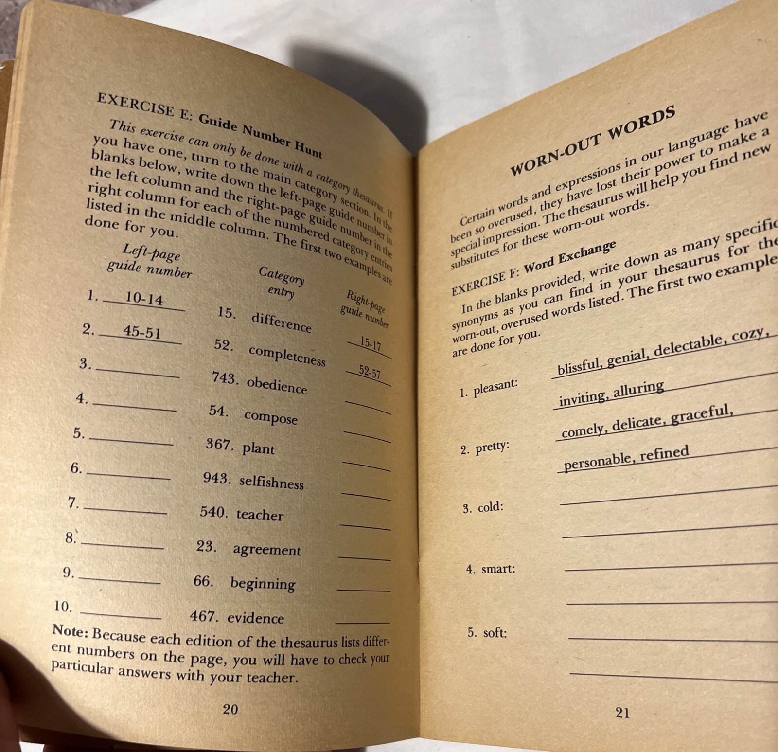 How To Use A Thesaurus by Louise Colligan, Scholastic 1977 – ONO-043