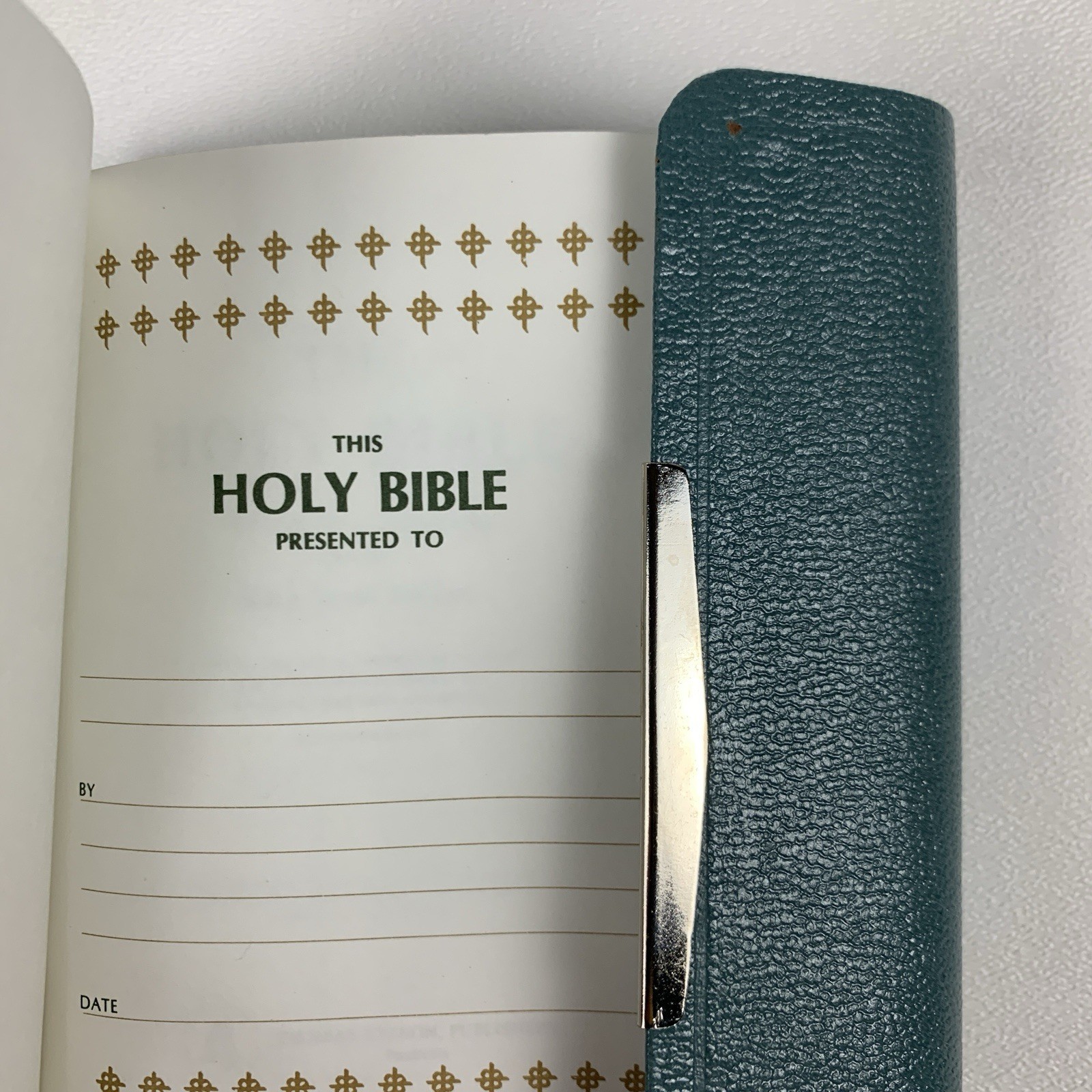 Nelson The Smallest Bible King James KJV Snap Closure Blue Leather w/Magnifier