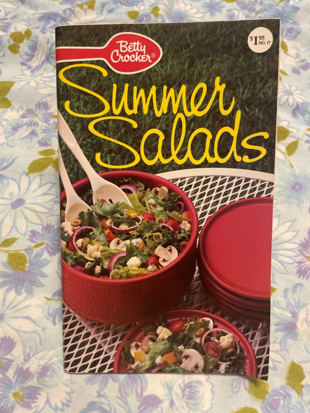BOOKlet Betty Crocker Summer salads cookbook 1986 General Mills stapled paperbac