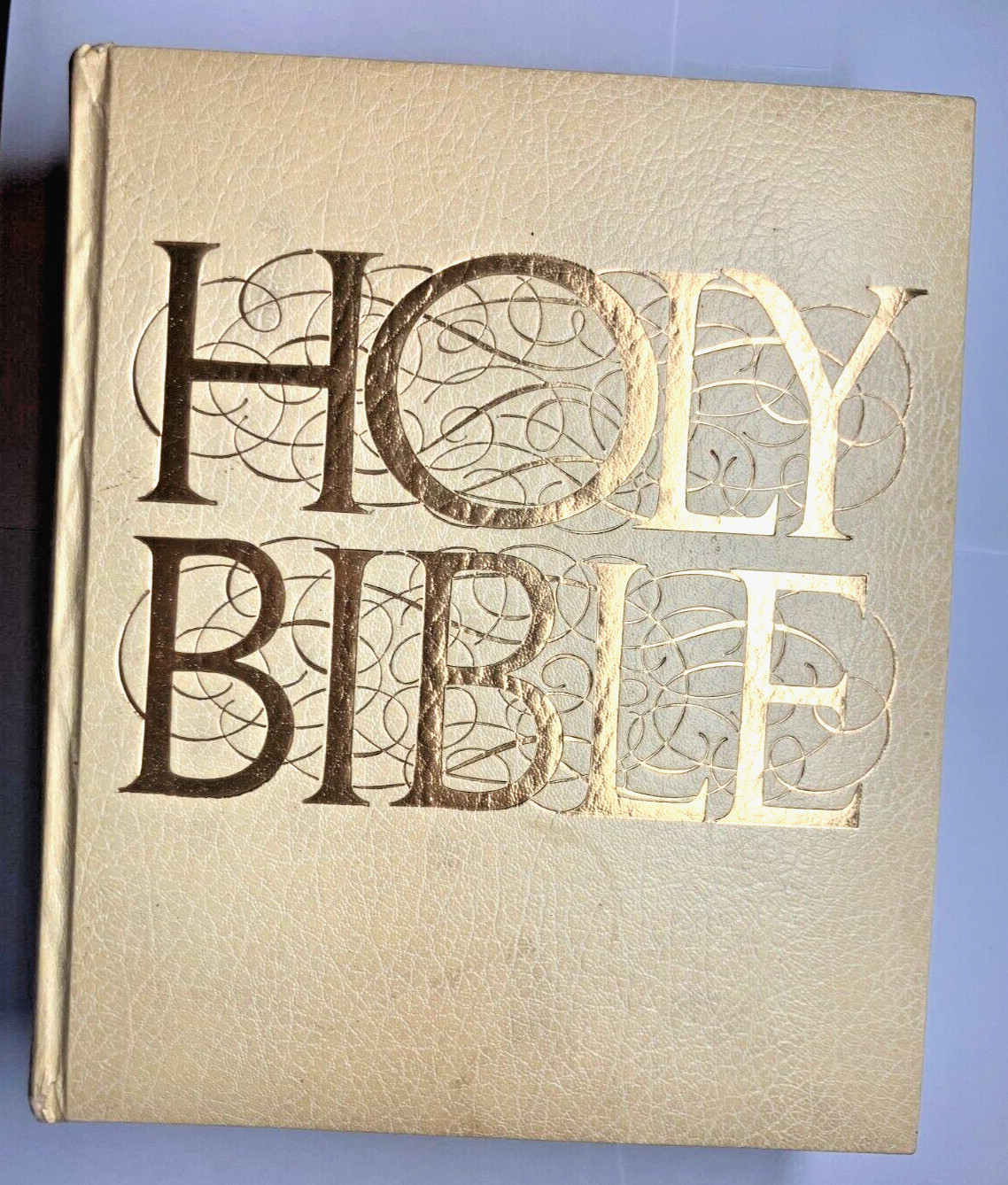 Vintage Holy Bible – White Hard Cover 10 lbs- Family Heritage King James Version
