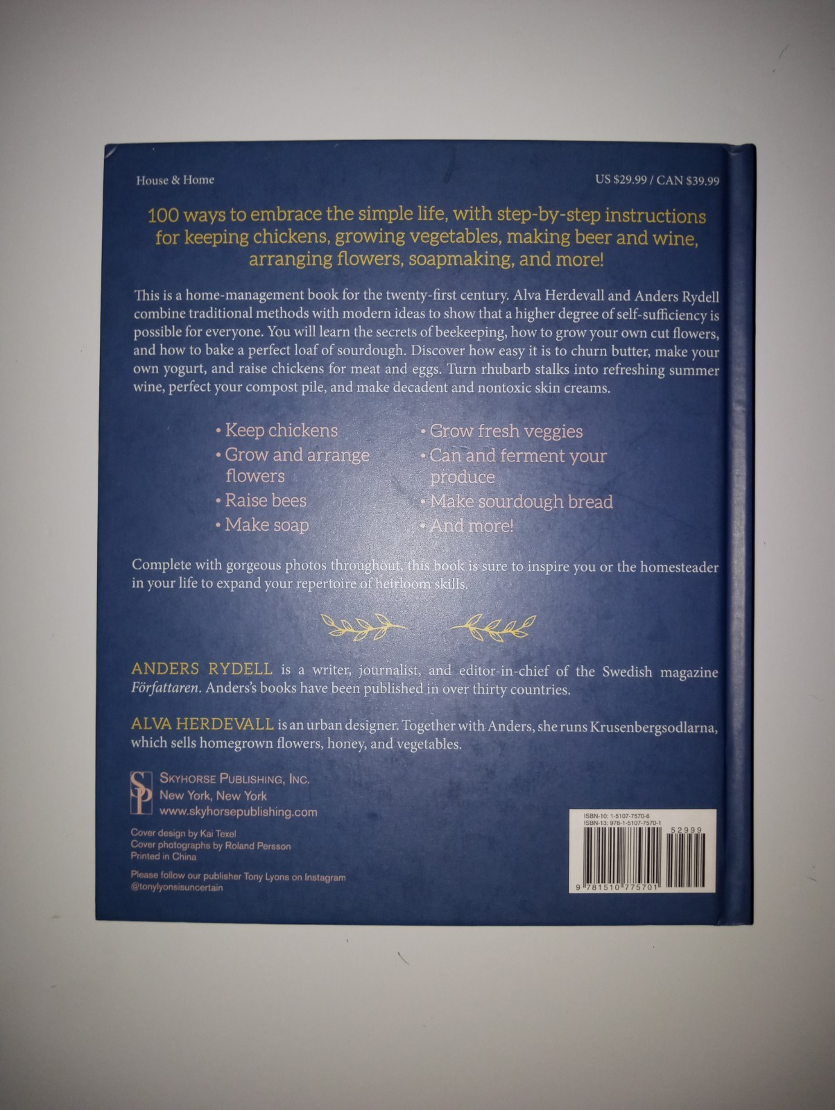 Heirloom Skills : A Complete Guide to Modern Homesteading HARDCOVER