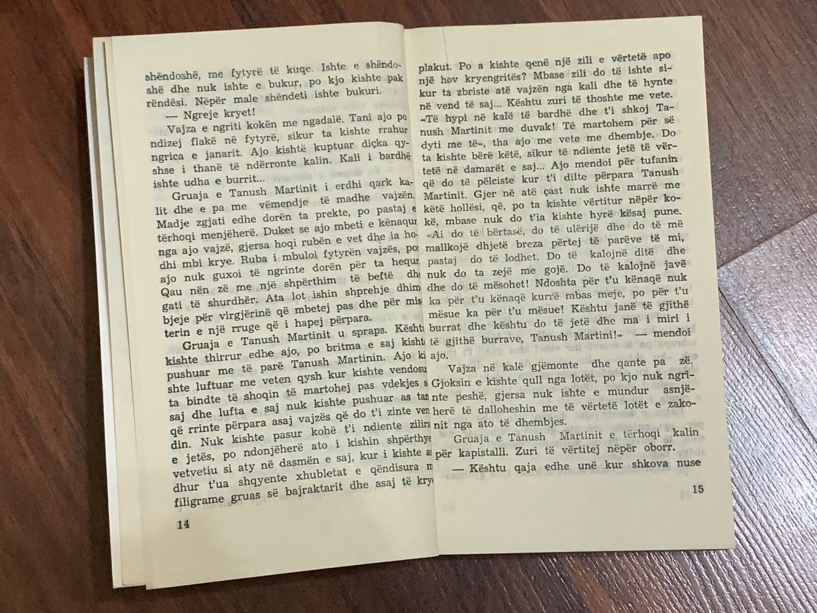 OLD ALBANIAN BOOK-NOVELE E TREGIME-RRUGA E NJERIUT-SKENDER DRINI-1990-380 pages