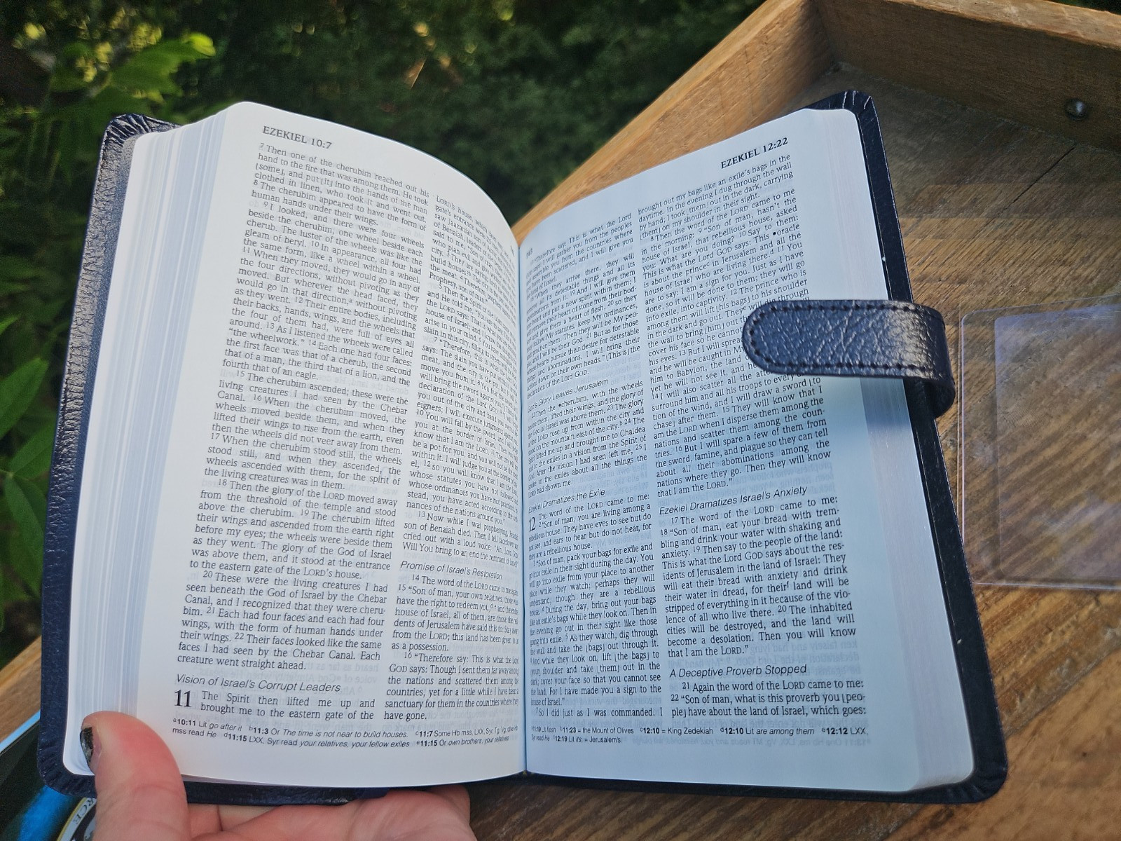 VG! SCARCE OOP HCSB Airman’s Bible Navy Bonded Leather with box & magnifier