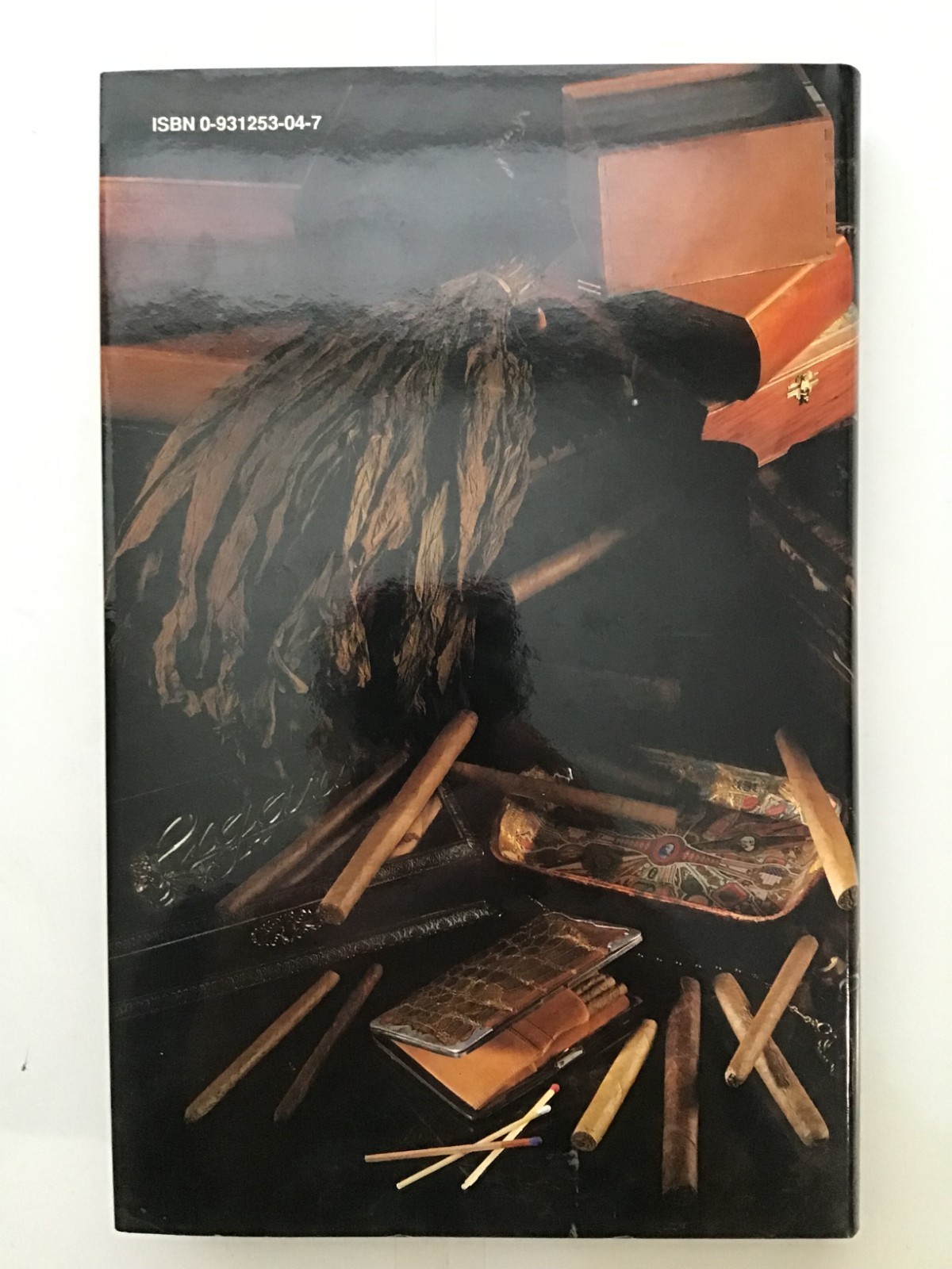 The Ultimate Cigar Book –First Edition 1993 Hardcover Richard Hacker pages-262