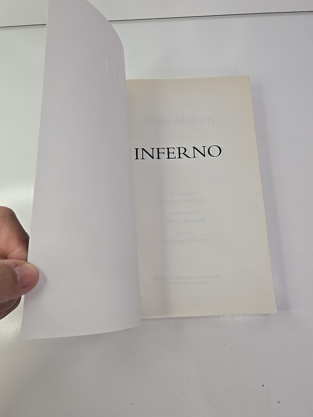 Inferno (Hackett Classics) – Paperback By Dante – VERY GOOD. G-465