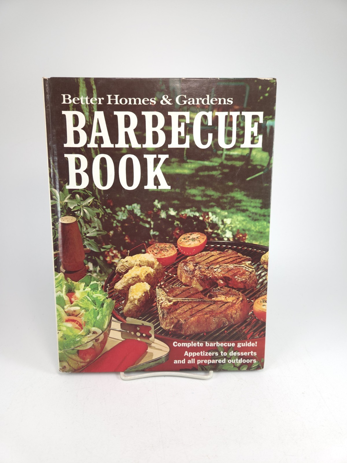 Better Homes & Gardens, Barbecue Book, 1967, 157 Pages, Hardcover.