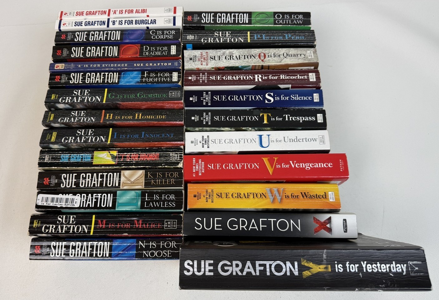 Sue Grafton Lot ALL 25 Kinsey Millhone Mystery Paperbacks A is for Alibi to Y