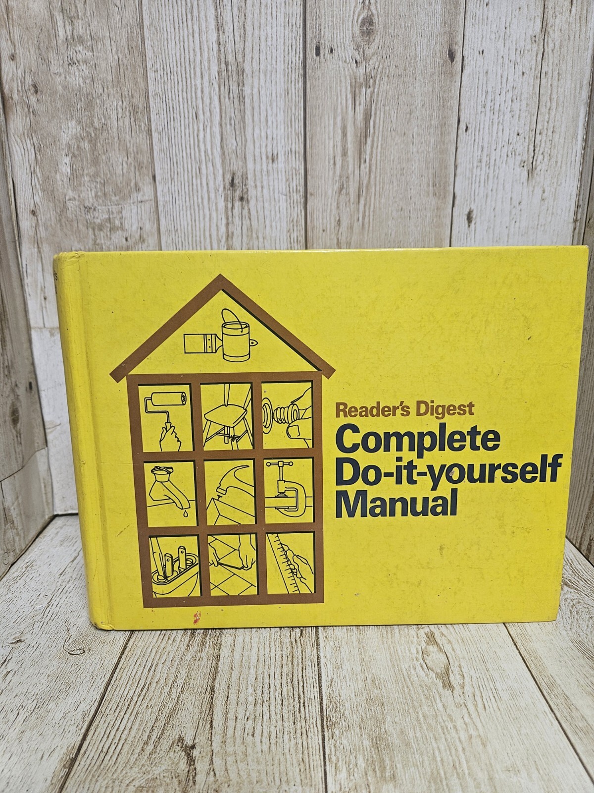 Readers Digest Complete Do It Yourself Manual 1973 Hardcover