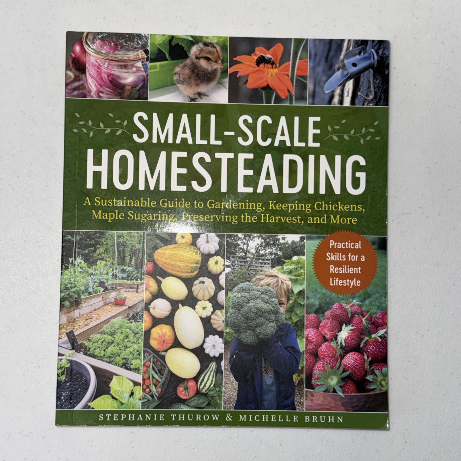 Small-Scale Homesteading: A Sustainable Guide to Gardening, Keeping -GOOD