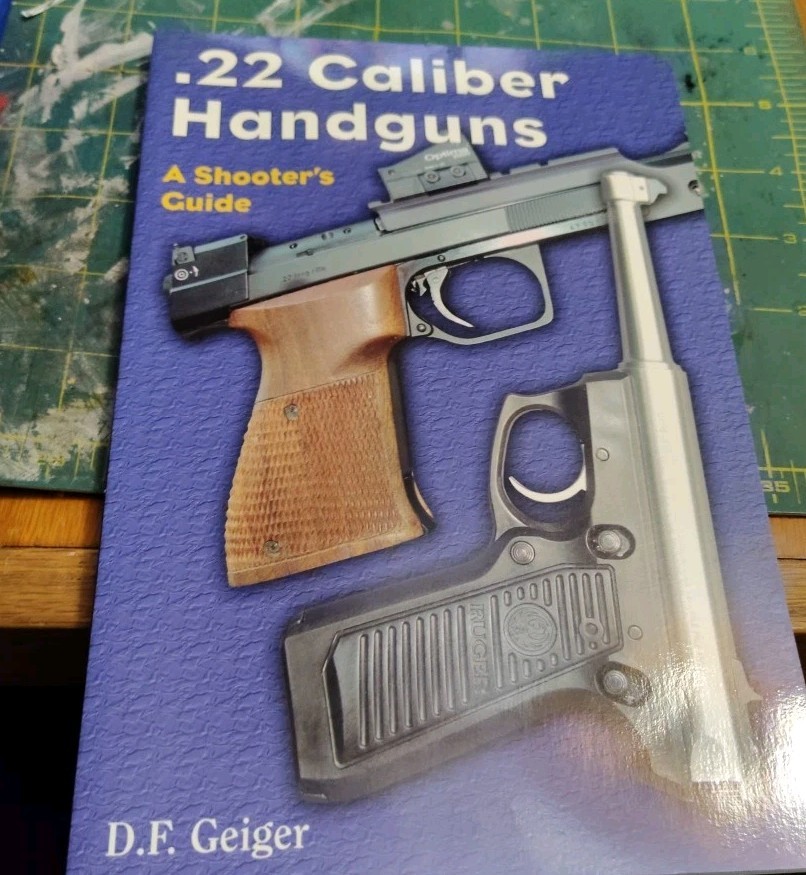 .22 Caliber Handguns : A Shooter’s Guide by D. F. Geiger (2003, Trade Paperback)