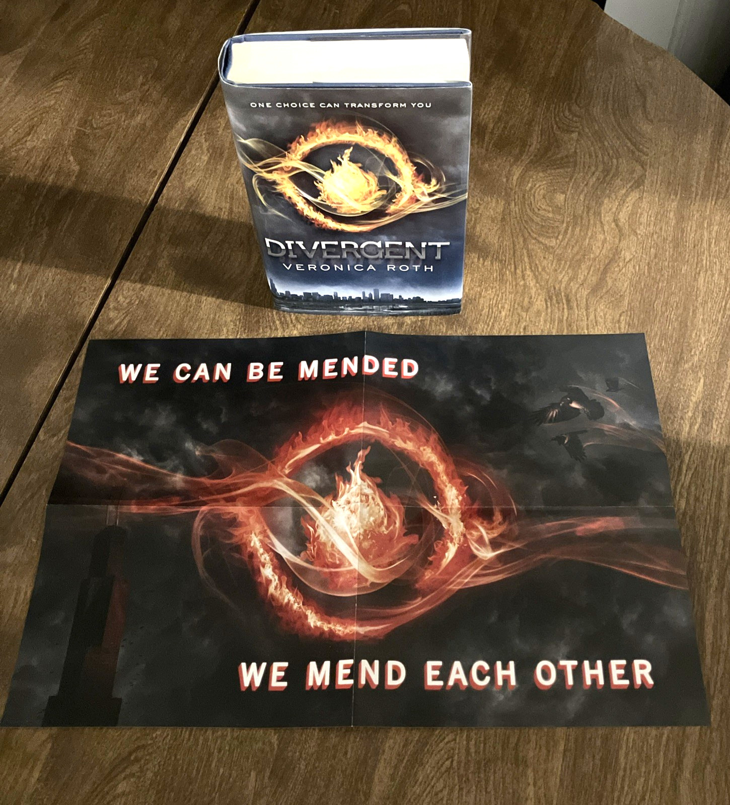 Veronica Roth, Divergent, 1st Edition, Poster, Hardcover, LIKE NEW (920)