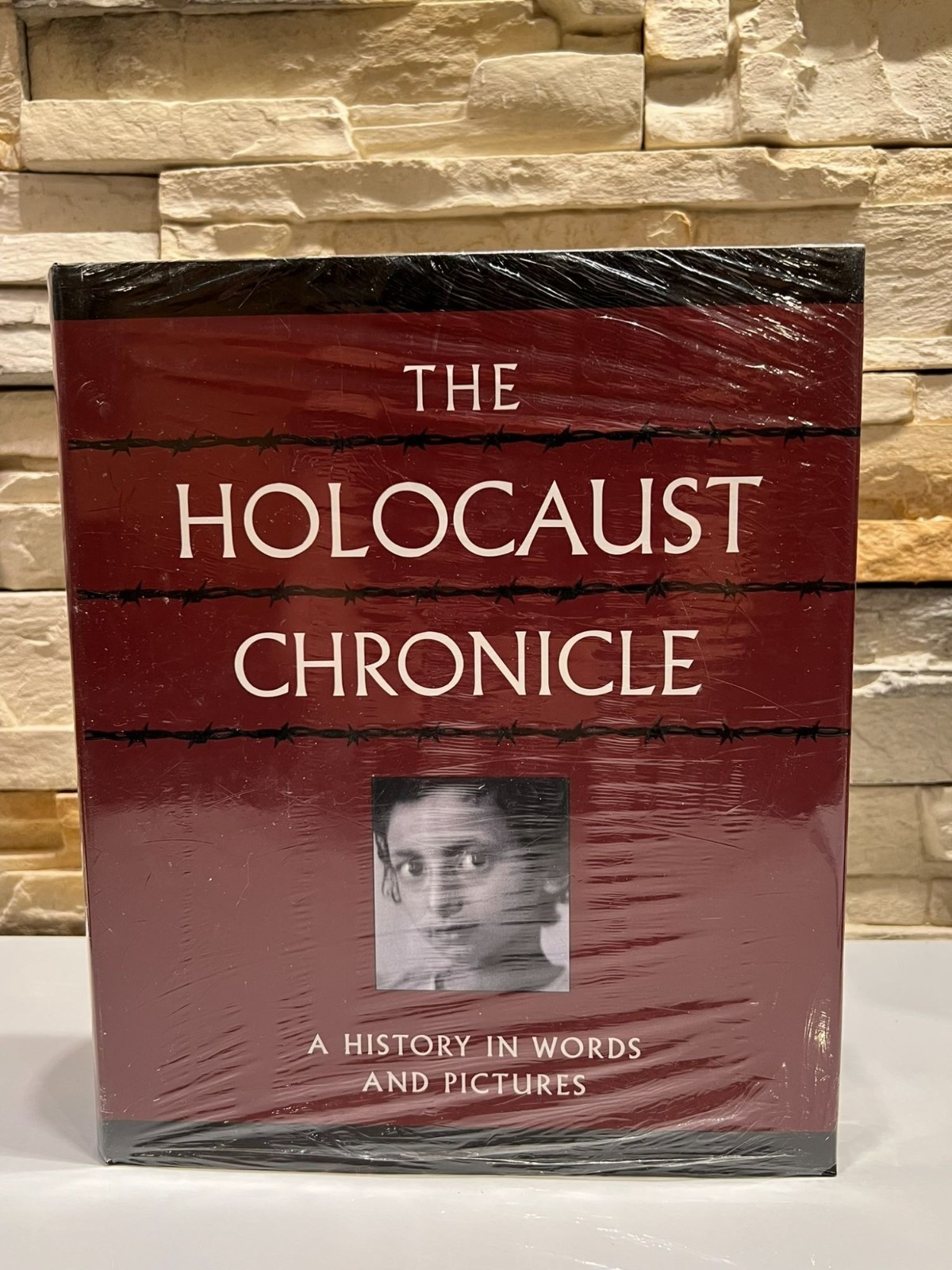 The Holocaust Chronicle A History In Words And Pictures Hardcover New Book