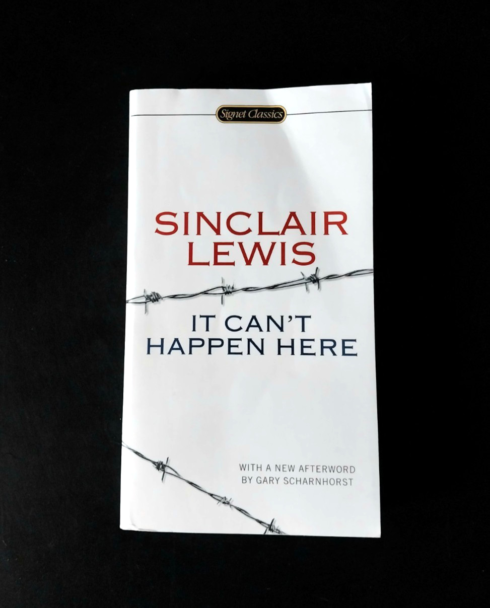 Sinclair Lewis – It Can’t Happen Here – Signet Classics 9th Printing