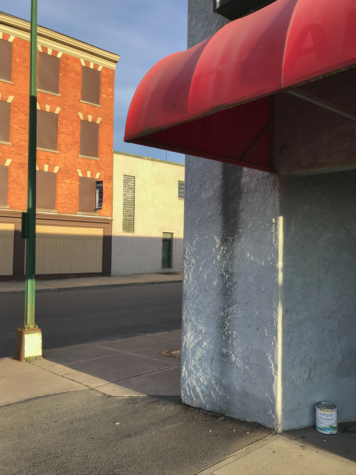 UTIFICATION – A Zine with 27 contemporary color photos of Utica, New York.