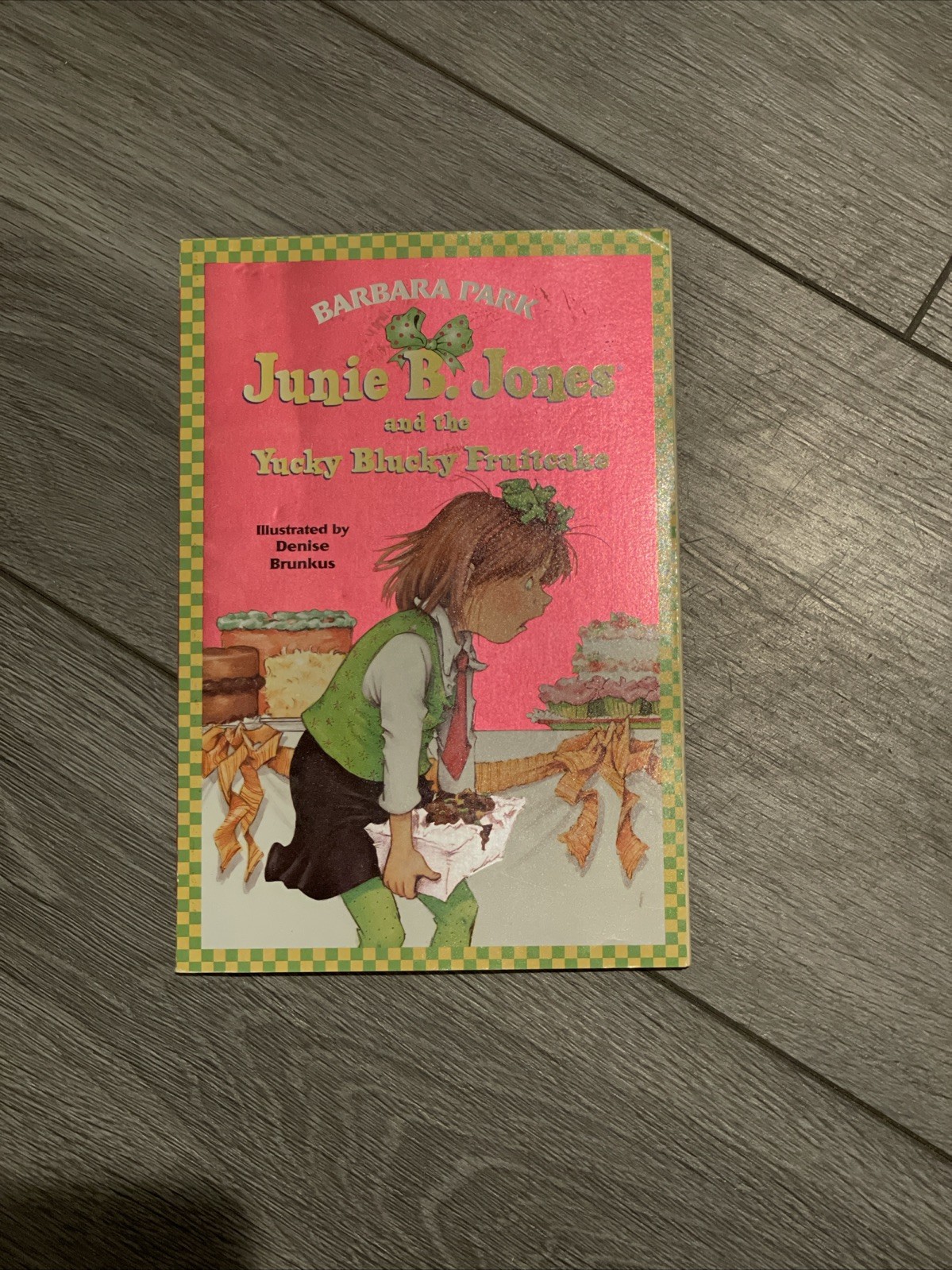 Junie B. Jones and the Yucky Blucky Fruitcake (Junie B. Jones, No. 5) – GOOD