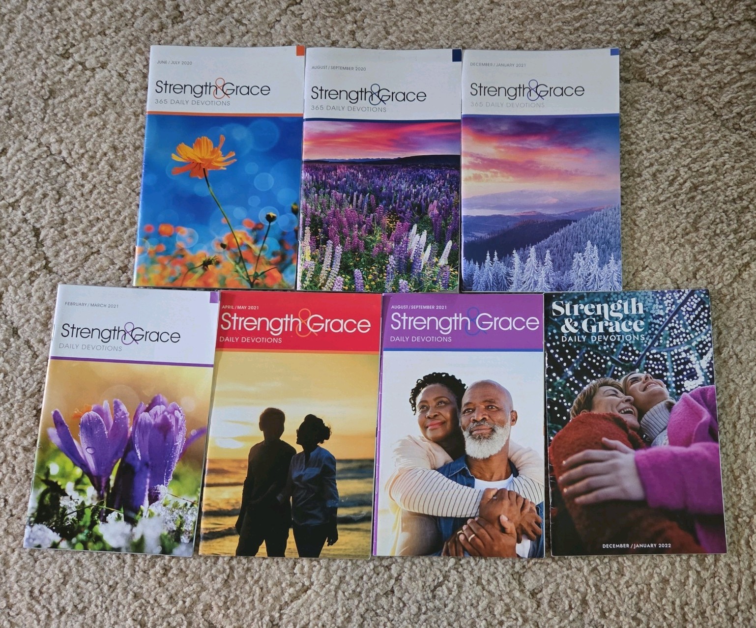 GUIDEPOSTS STRENGTH & GRACE 365 DAILY DEVOTIONS – LOT OF 7 BOOKLETS – 2020-2022