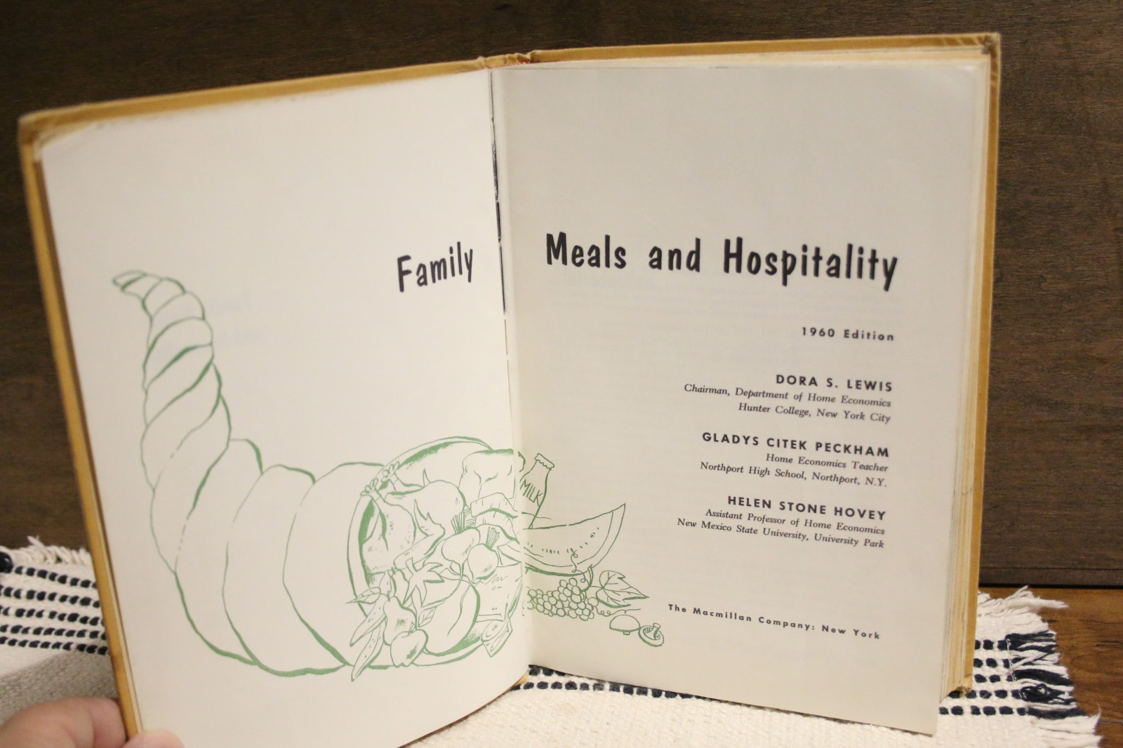 Family Meals And Hospitality By The Macmillan Company 1960