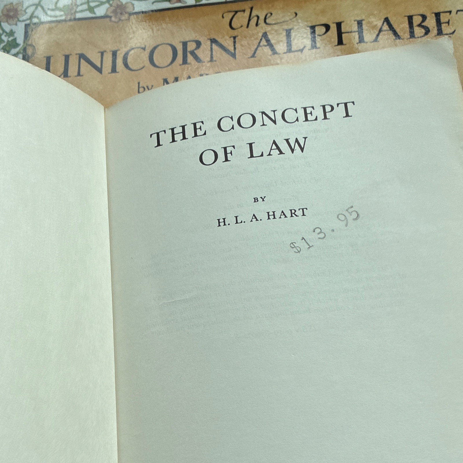 H. L. A. Hart The Concept of Law Clarendon Law Series Oxford PB 1961 Reprint