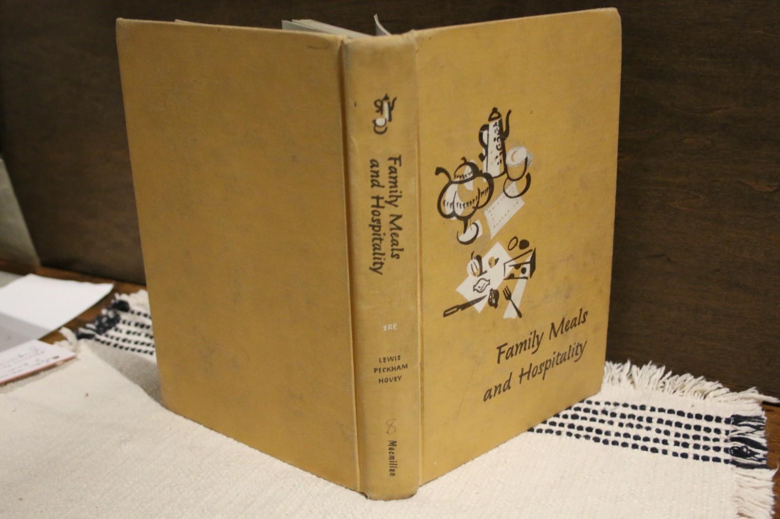 Family Meals And Hospitality By The Macmillan Company 1960