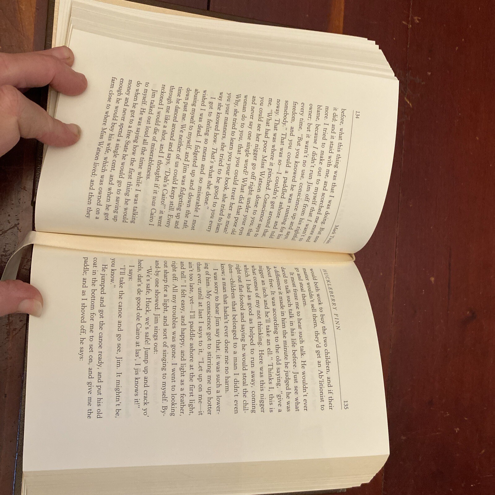 The Adventures of Huckleberry Finn by Mark Twain Sweetwater Press 1998 Vintage
