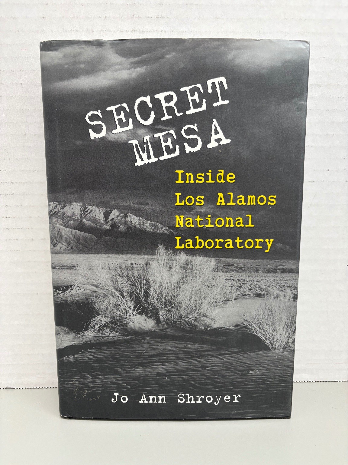 Secret Mesa Jo Ann Shroyer 1998 First Printing Los Alamos History John Wiley