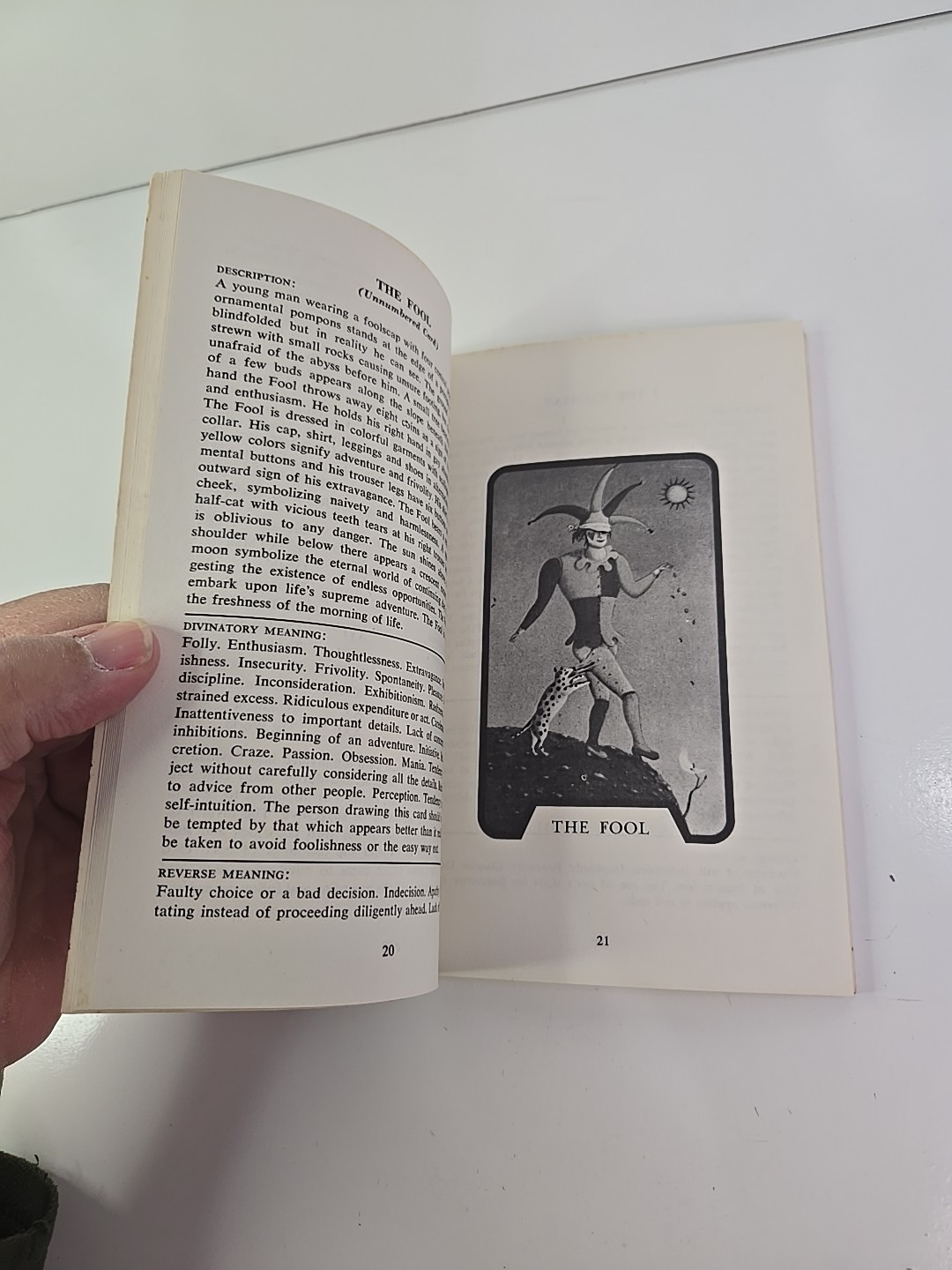 James Bond 007 Tarot Book 1973 Softcover Stuart R. Kaplan G-419