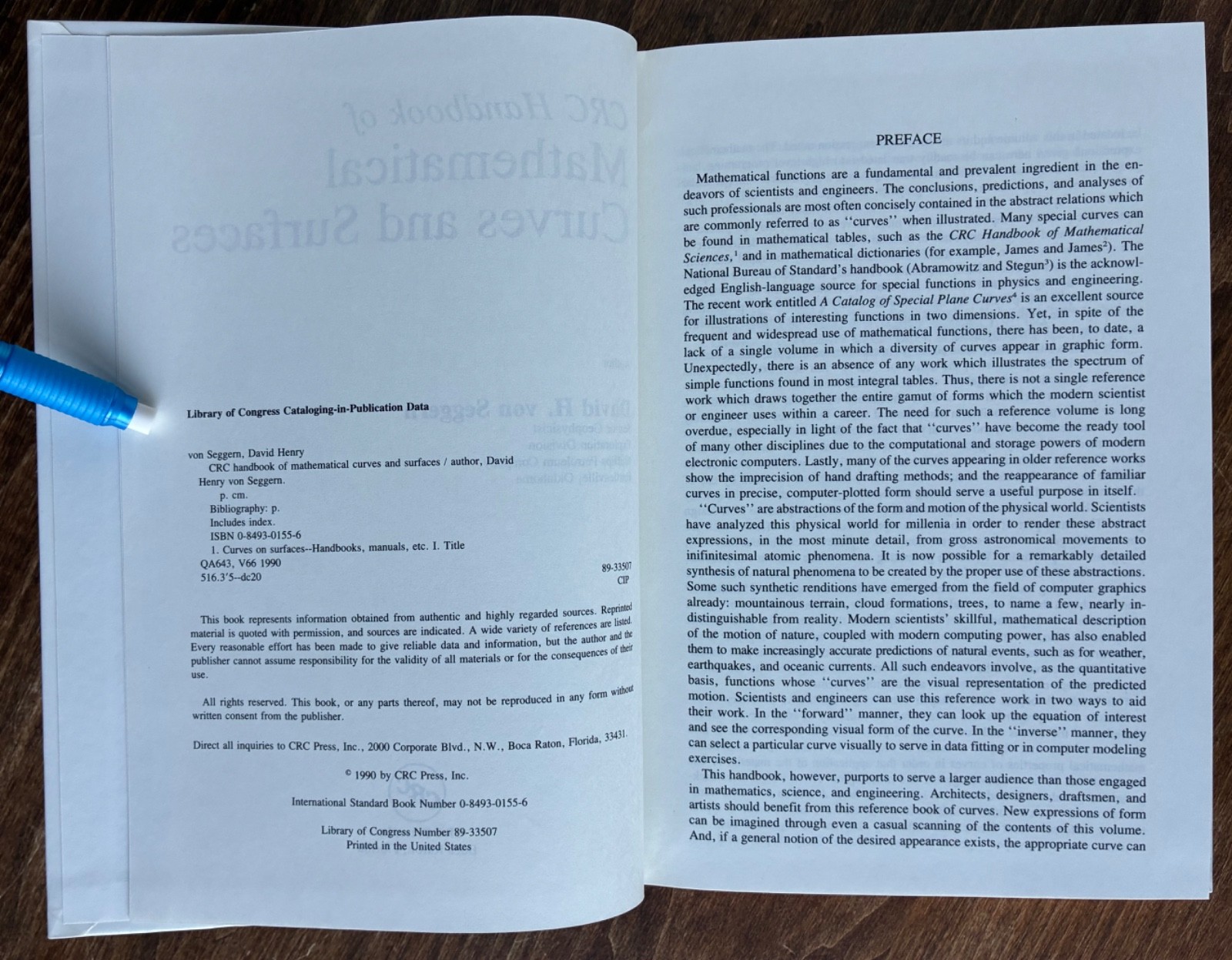CRC Handbook of Mathematical Curves and Surfaces, David H. von Seggern 1990 HC