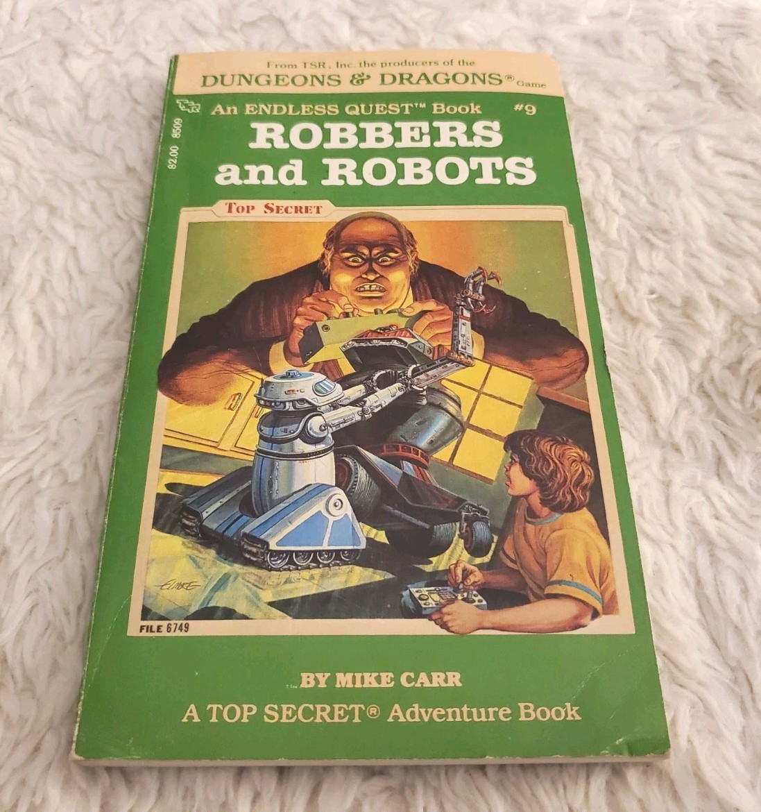 ENDLESS QUEST #9 Robbers And Robots PAPERBACK Game Book 1983 MIKE CARR D&D
