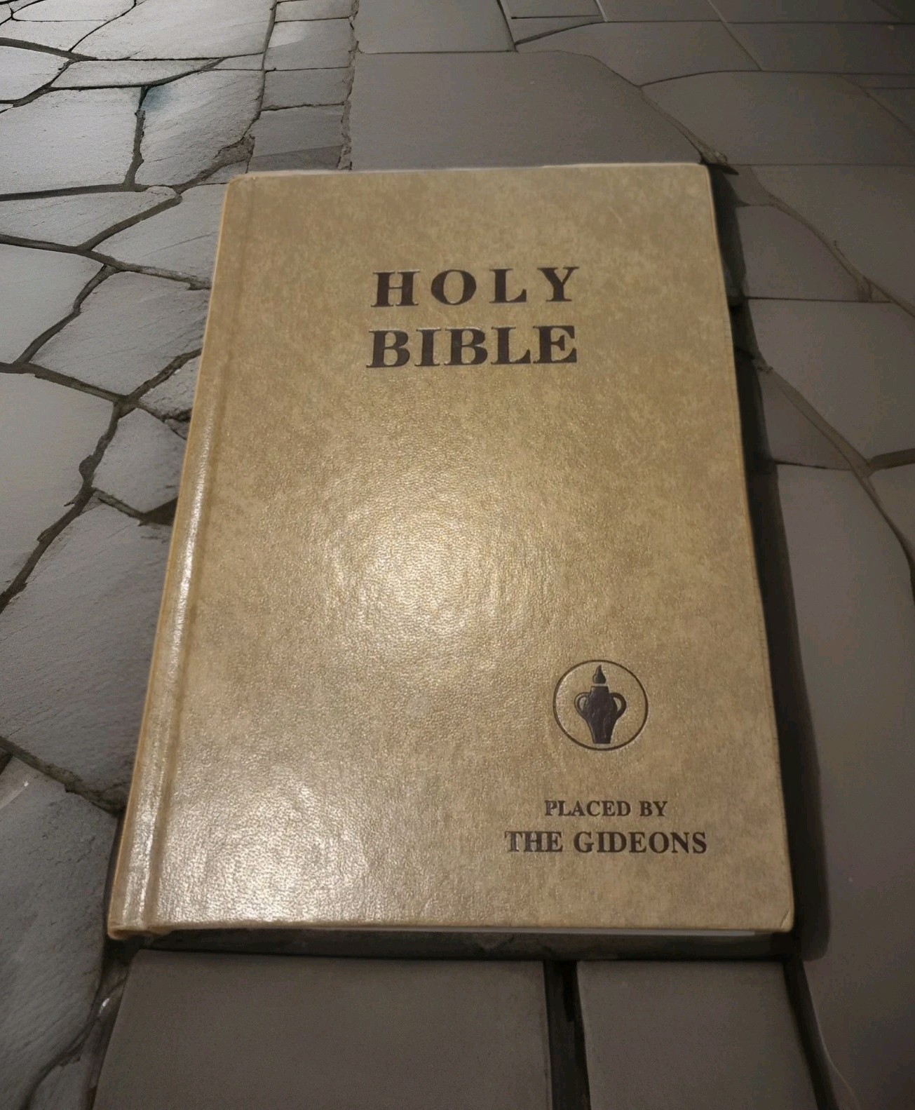 Holy Bible NKJV Text 1982 Gold Hardcover Print 1985 National Publishing CO