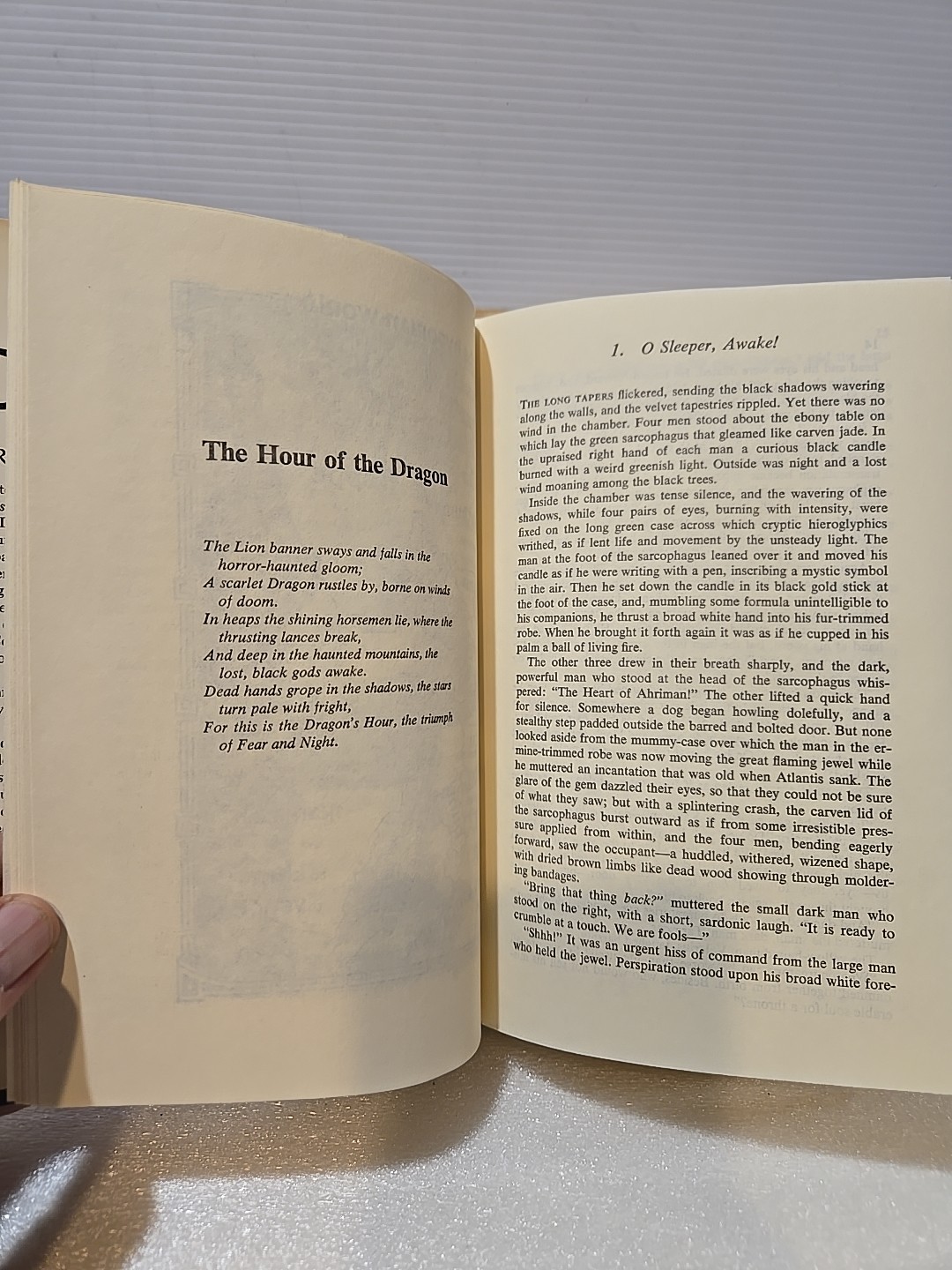 THE HOUR OF THE DRAGON (CONAN THE BARBARIAN) BY ROBERT E. HOWARD 1ST HC/DJ 1977