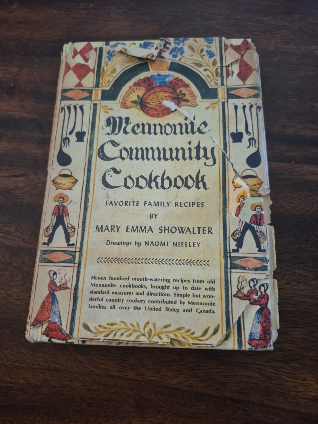 Mennonite Community Cookbook: Favorite Family Recipes Mary Emma Showalter 1983