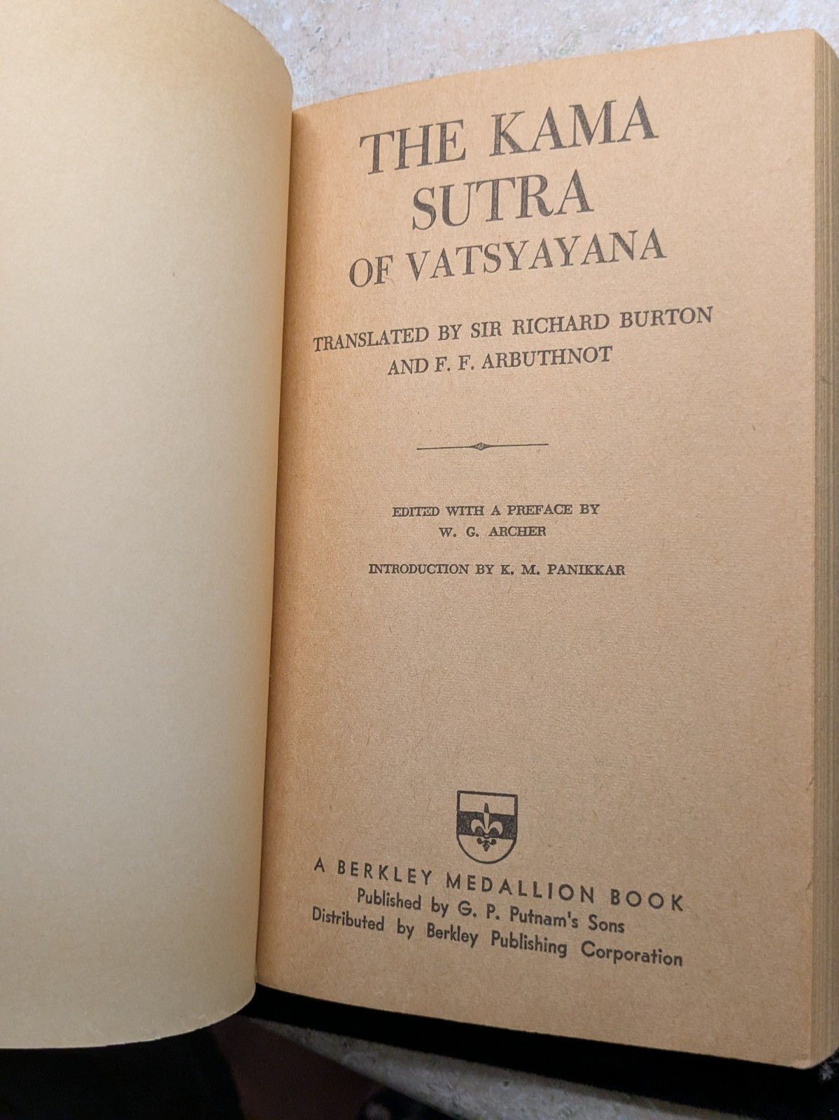 Kama Sutra The Hindu Ritual of Love Vatsyayana Berkley Medallion, 1971 Clean PP