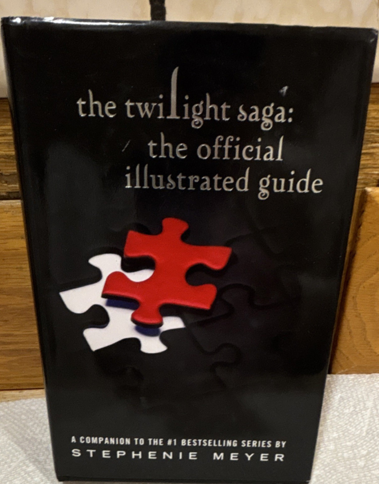 The Twilight Saga Illustrated Guide by Stephenie Meyer Hardcover with Dust Jack…