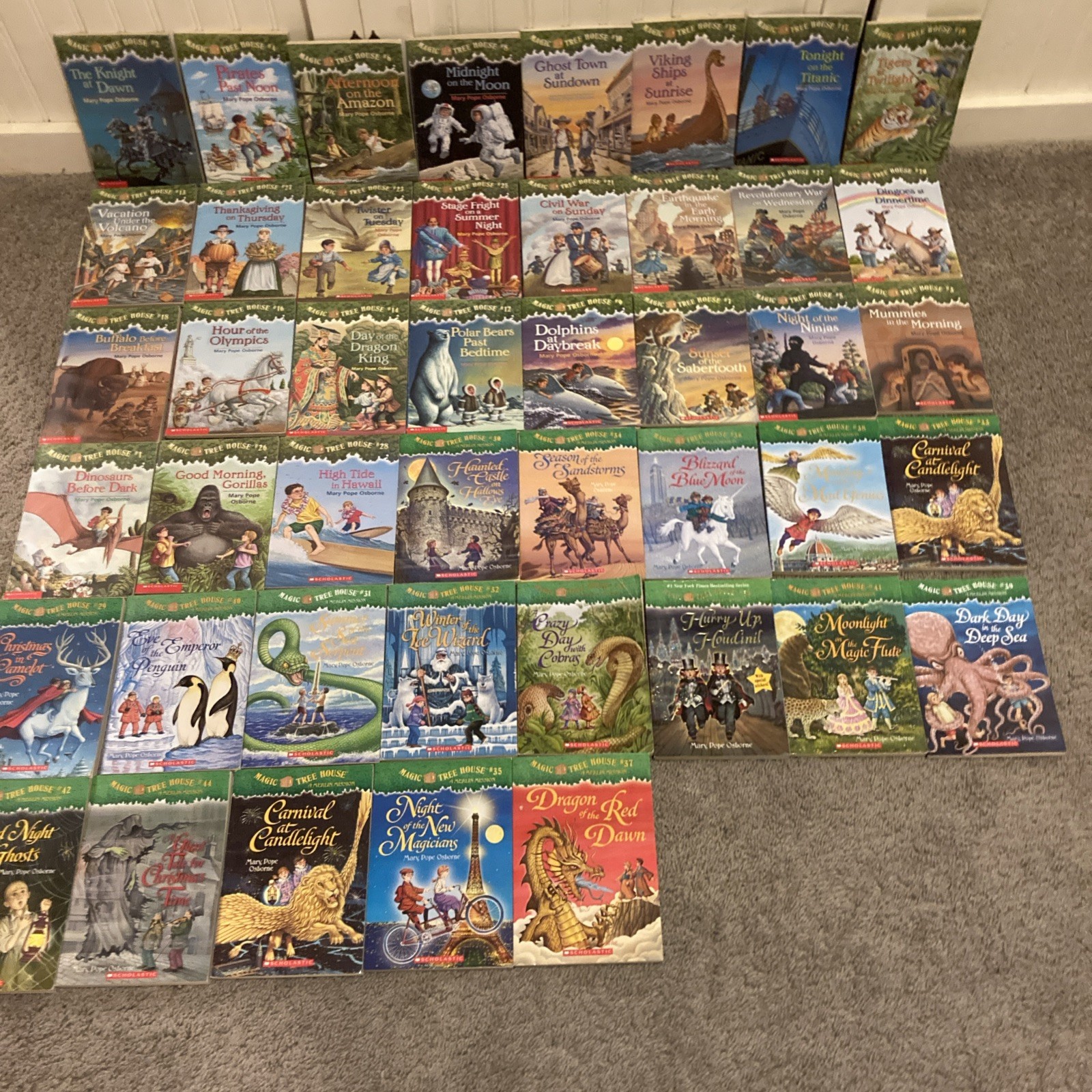 MAGIC TREEHOUSE Paperback Books by Mary Pope Osborne Lot of 45