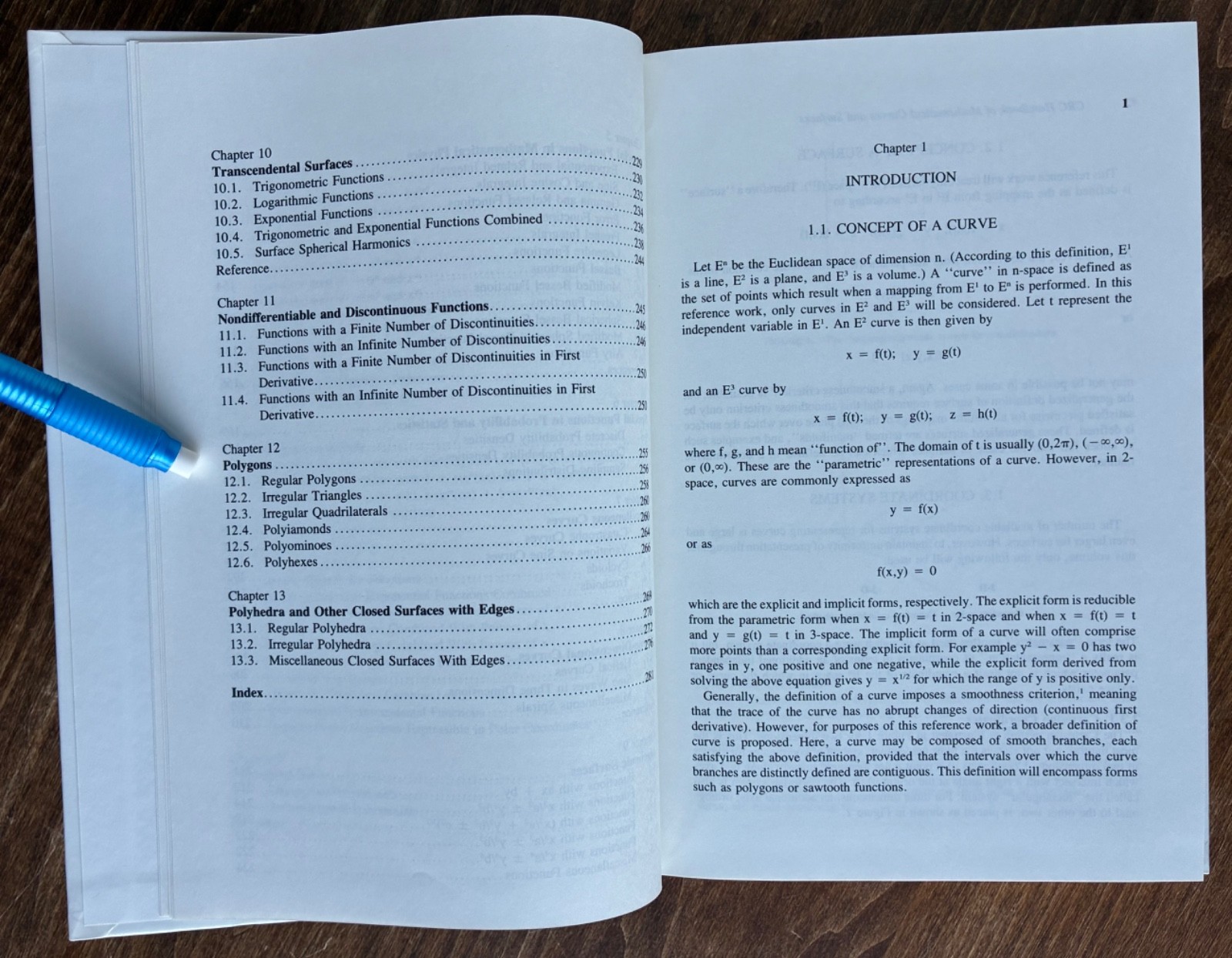 CRC Handbook of Mathematical Curves and Surfaces, David H. von Seggern 1990 HC