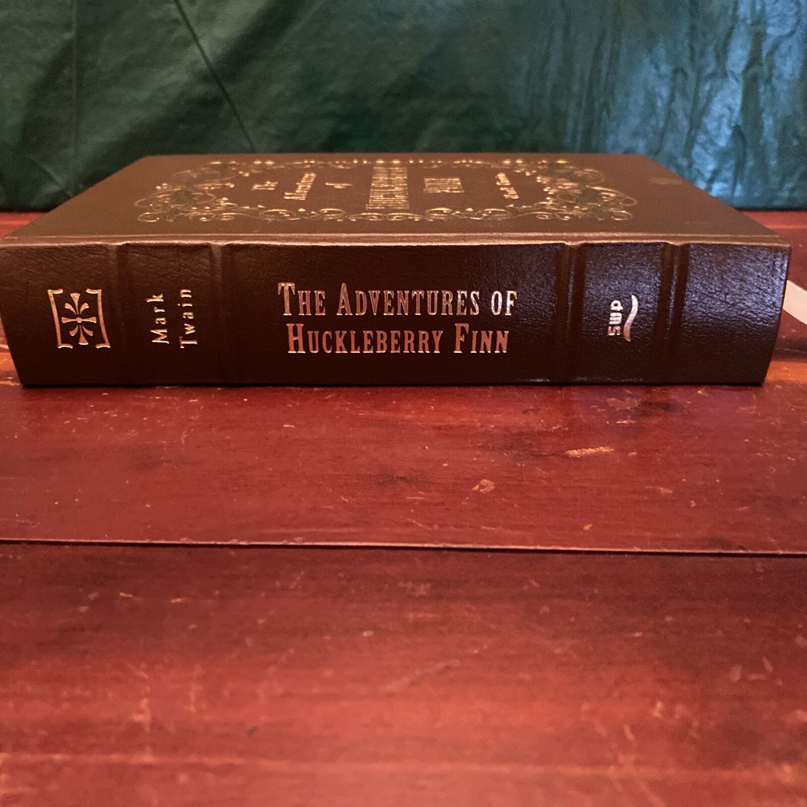 The Adventures of Huckleberry Finn by Mark Twain Sweetwater Press 1998 Vintage