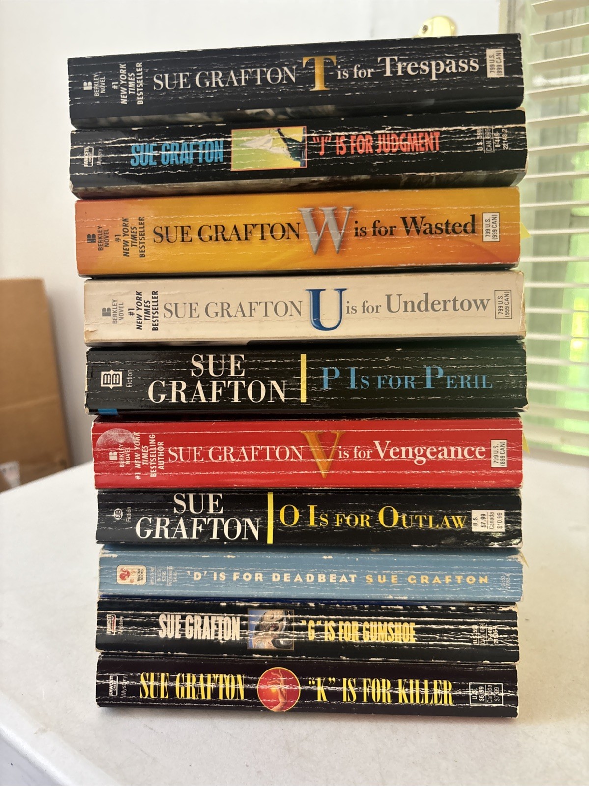 Lot fo 10 – Sue Grafton – Kinsey Millhone Ser. – Mass paperbacks – Free Shipping