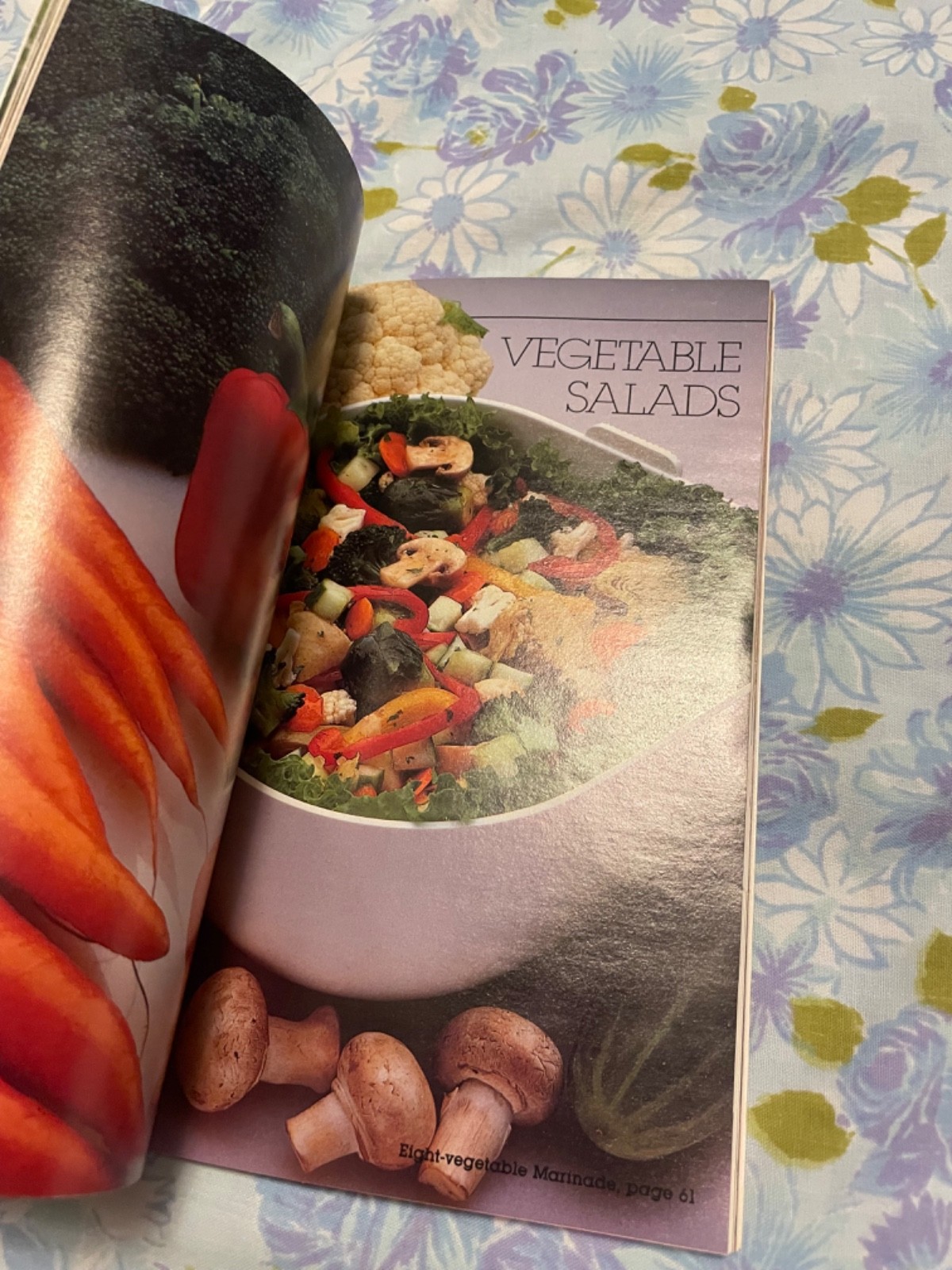 BOOKlet Betty Crocker Summer salads cookbook 1986 General Mills stapled paperbac