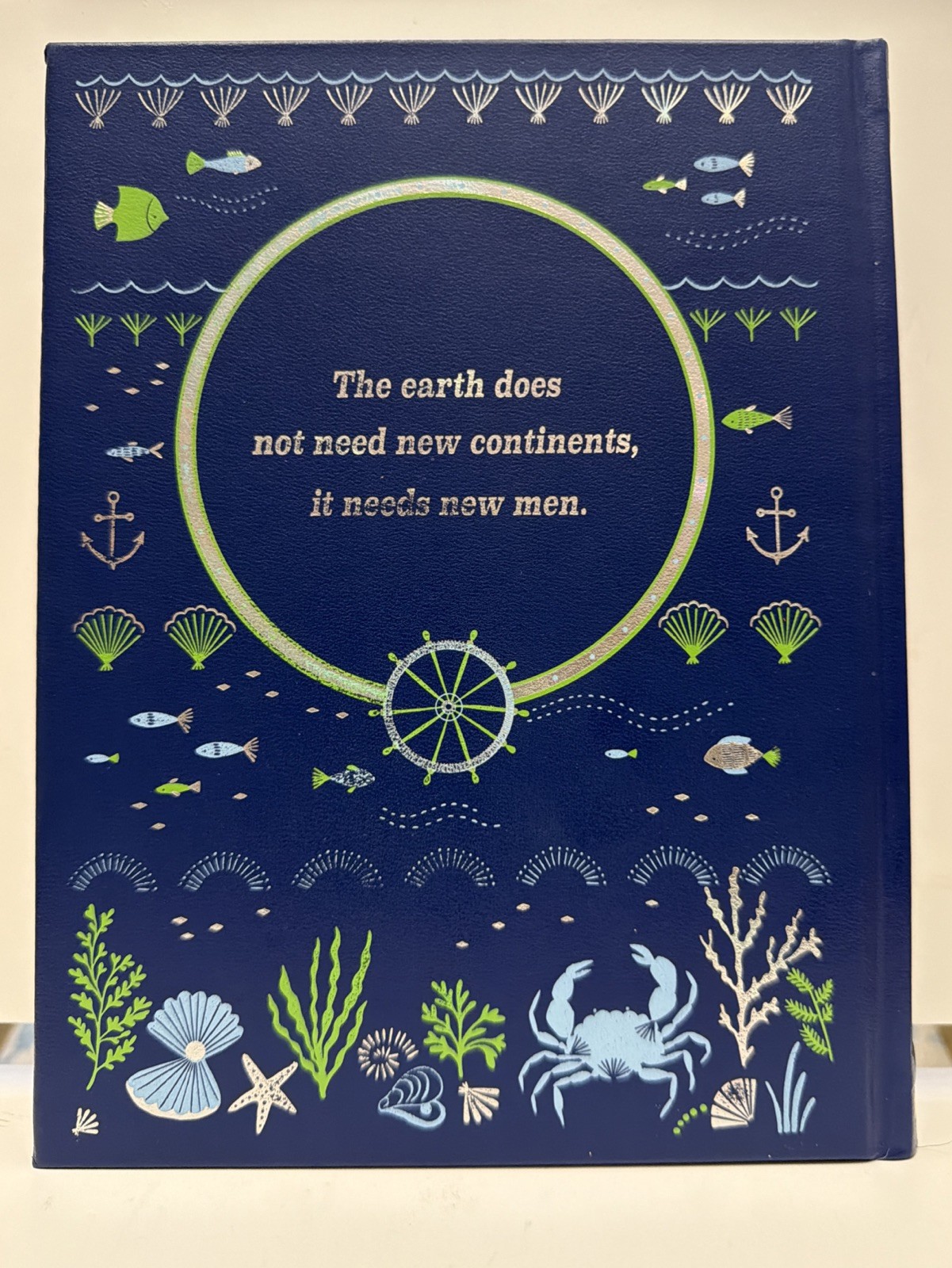 Twenty Thousand Leagues Under the Sea (Barnes & Noble Children’s Leatherboun…