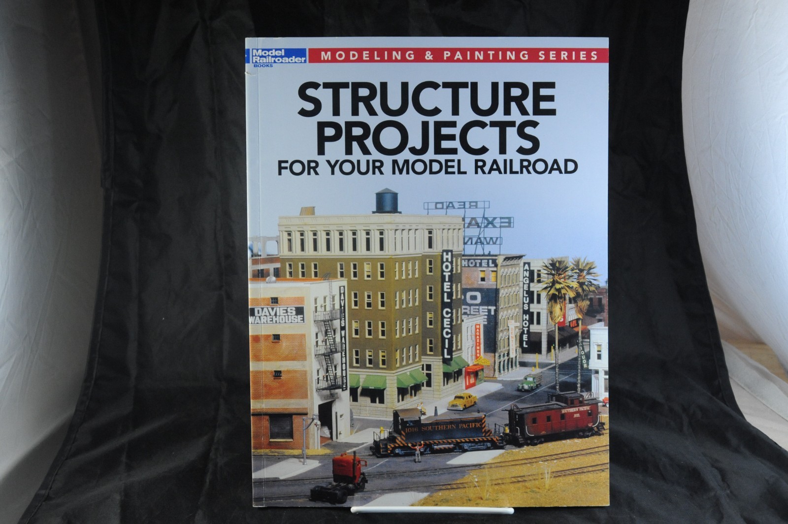 STRUCTURE PROJECTS FOR YOUR MODEL RAILROAD (MODELING & By Model Railroader VG